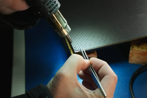 Close-up of stretched LCD display panel showing BOE Grade A quality versus degraded budget panel